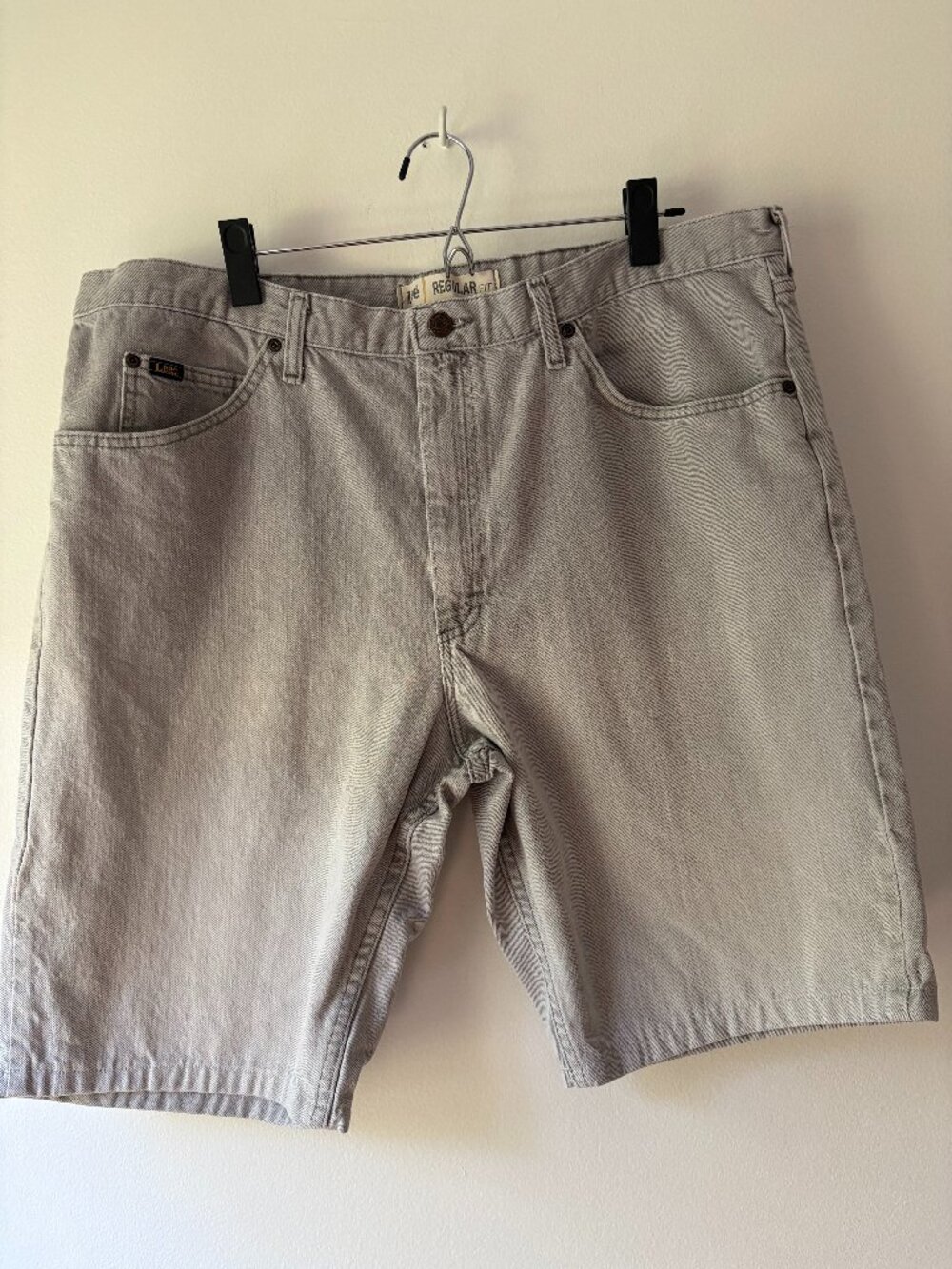 Vintage Lee Regular Fit Grey Denim Jean Shorts Men's Size 42 Dad Core Y2K Grunge